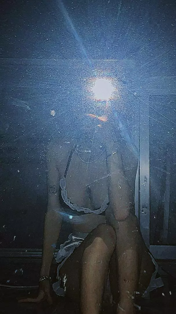 váy xinh, mà hơi rộng eo á TvT cái bụng mình to chà bá mà mặc vẫn còn rộng TvT