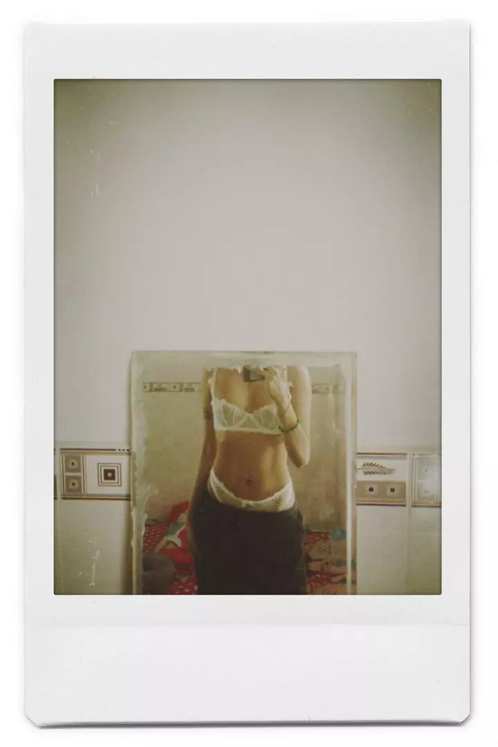 Mặc đẹp đc cái ren mềm mà chắc k bền đâu nhe mn quần nên note size L mặc cho thoải mái chứ k chật đâu cái dây áo hơi khó chịu với hơi lệch mặc lâu k thoải mái với hơi ngứa. Ship khá nhanh