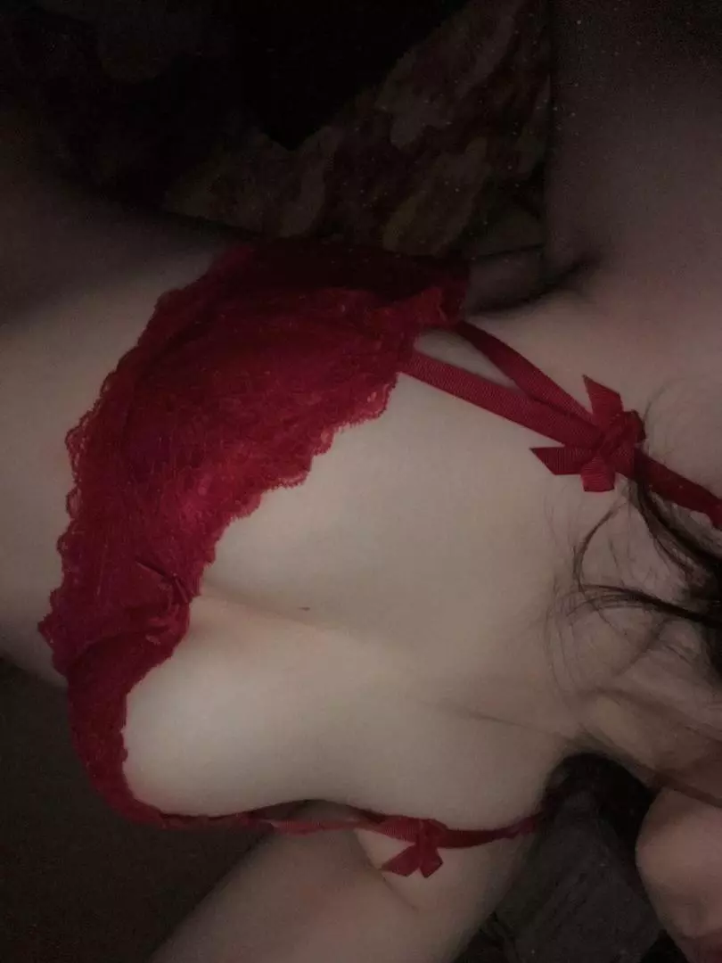 Vải ren rất đẹp, mình rất thích, có mỗi cái là dây hơi ngứa, mình sẽ mua lại màu trắng nữa