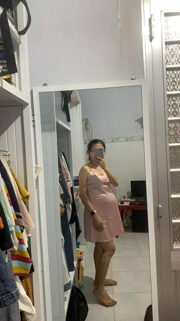 Phần nách hơi rộng… vải đẹp. Màu hồng rất dễ thương… shop giao đúng size đúng màu.. mình hài lòng với sản phẩm.