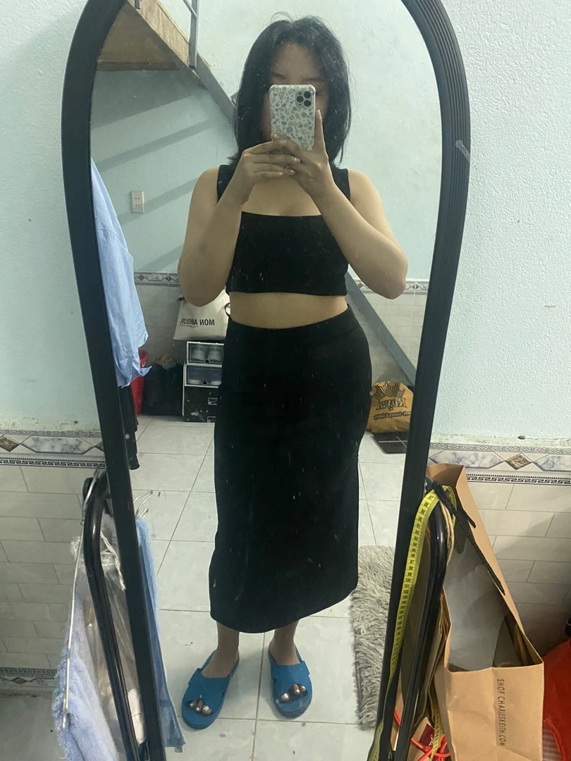 Hàng giao nhanh, uồi dáng vây siêu ưng lun, dài đúng kiểu mình thích, hơi rộng lưng xíu nhưng okela nha