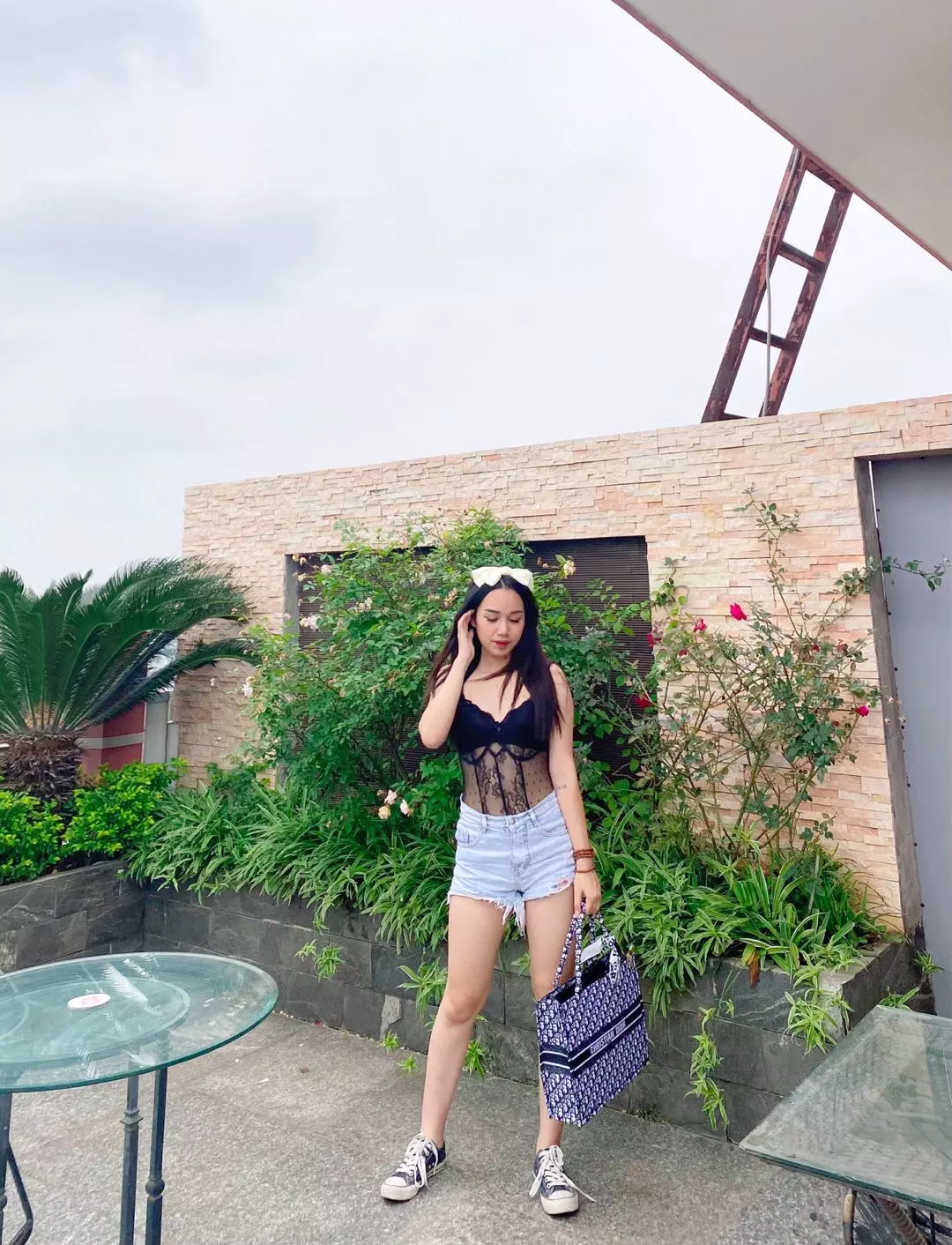 áo đẹp lắm ạ, giao hàng nhanh, mn nên mua nhé! mình mua trắng đen