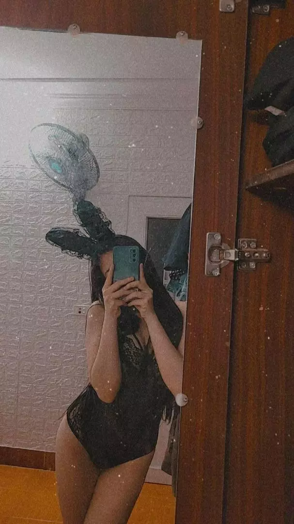 Giao hàng hỏa tốc nên nhận ngay sau một tiếng, đai vòng ngoài hơi rộng làm béo đáng người, chất vải ok