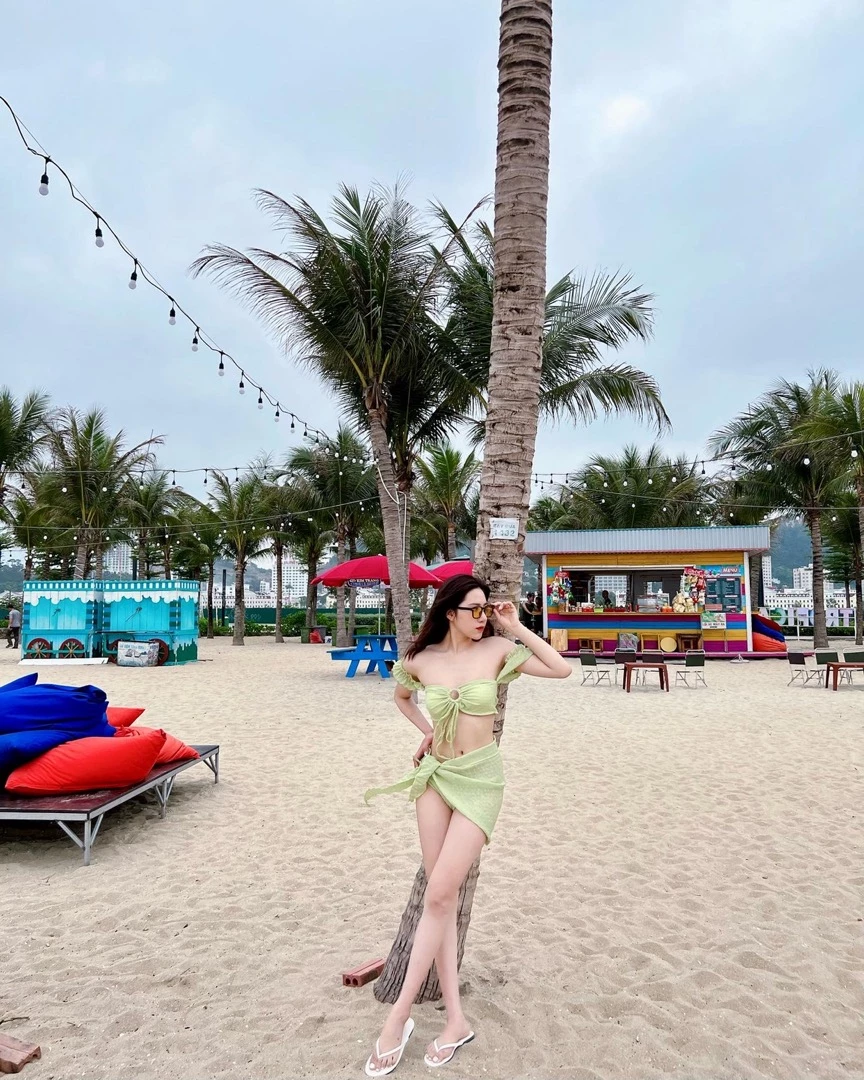 Bikini phù hợp với giá tiền hơi rộng so với mình chắc do mình cao nên mặc hơi rộng một chút.Mặc lên xsac ạ