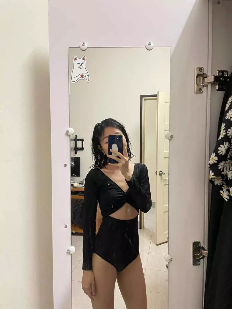 Lúc đặt mình ko mong đợi quá nhiều, vì nghĩ hàng sale, nhưng khôngggg nó quá xuất sắc ạ, tôn dáng, che khuyết điểm mặc dù em rất béoooo 😅😅 vải co giãn dễ chịu và thoải mái lắm, cám ơn shop nhiều