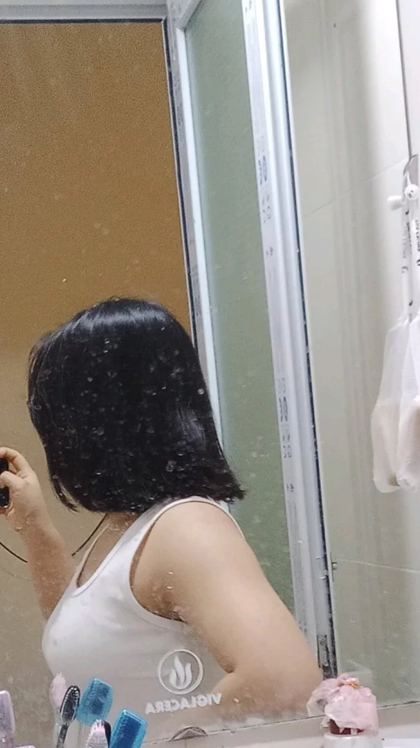 Hình thấy áo khá đẹp. Mình 67kg m6 vòng 1 100cm mặc rất vừa người. Các bạn có thể tham khảo chiếc áo này vì giá khá rẻ