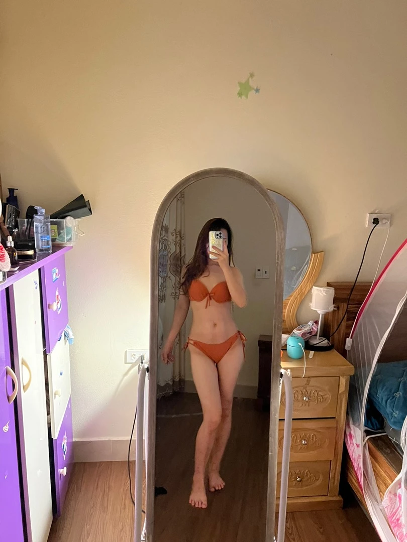 Màu rất xinh nha, hàng đẹp y mẫu, mỗi tội buộc nhiều dây 😂😂😂👍🏻👍🏻🥀