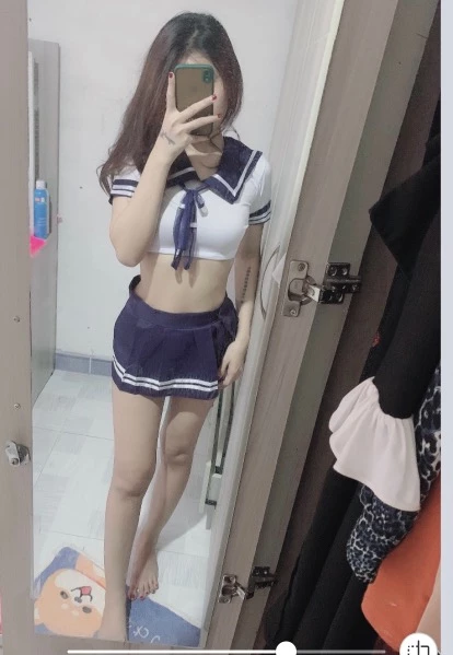 Ở ngoai sau vay đieu chỉnh đuọc.vai đẹp ,giao hàng nhanh lắm.from thoai mái rộng rãi.đầy đặn tý mặc vân đẹp