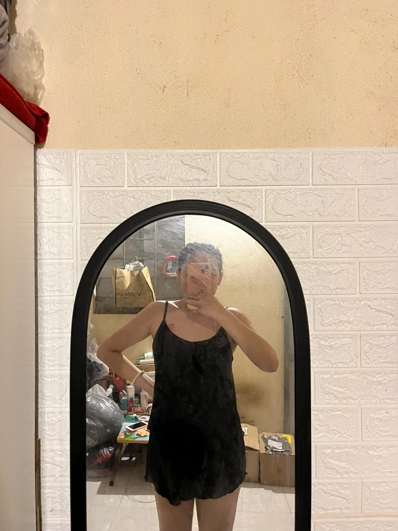 Rất nên mua nha chị em,chất vải mỏng mát rũ,mình lại đang rất cần chất vải mát vậy để mặc ở nhà cho thoải mái,bên chăm sóc khách hàng của shop rất nhiệt tình luôn,mình đặt lộn size nhờ shop đổi lại là shop hỗ trợ liền luôn,nhắn tin cũng tl liền chứ ko để mình đợi chờ gì hết,quá ưng luôn á