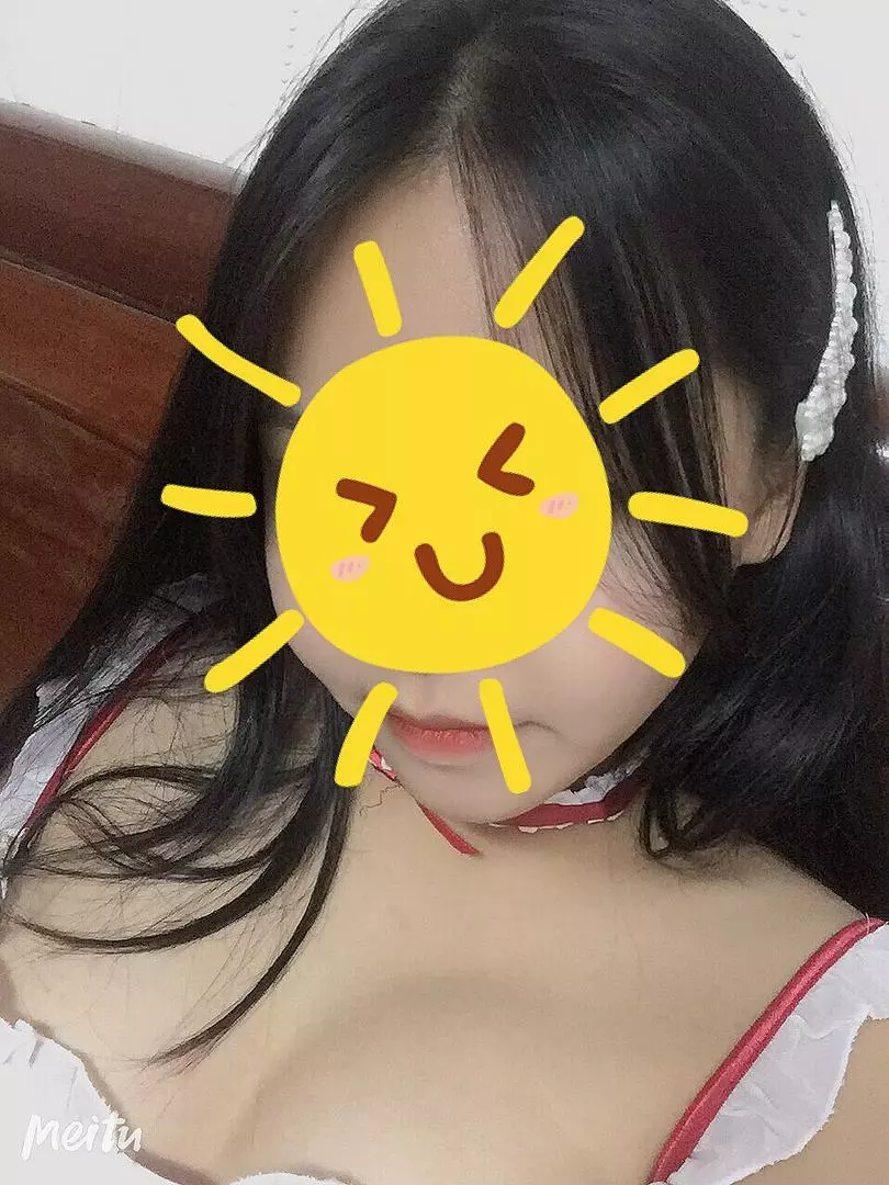 Đầm xinh, chất vải đẹp. Shop giao hàng nhanh. Chúc shop buôn may đắt bán nha