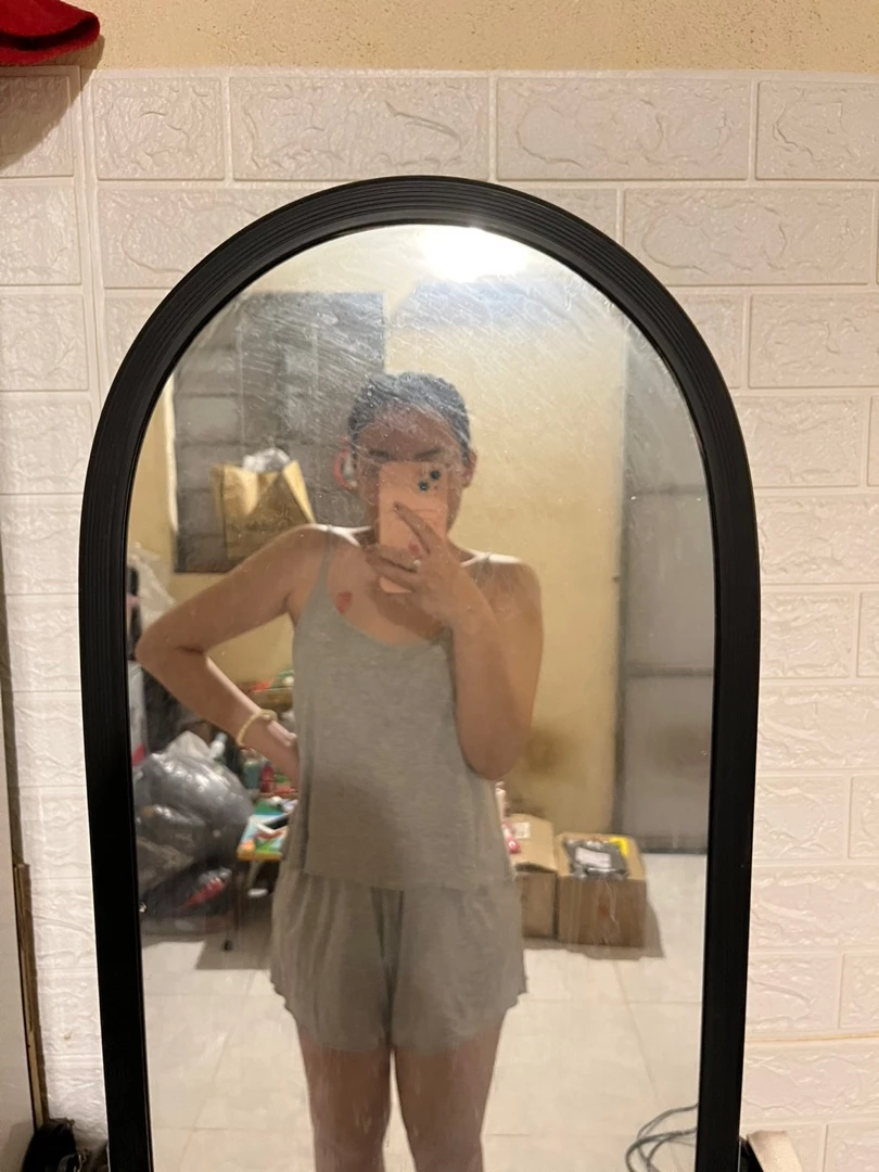 Rất nên mua nha chị em,chất vải mỏng mát rũ,mình lại đang rất cần chất vải mát vậy để mặc ở nhà cho thoải mái,bên chăm sóc khách hàng của shop rất nhiệt tình luôn,mình đặt lộn size nhờ shop đổi lại là shop hỗ trợ liền luôn,nhắn tin cũng tl liền chứ ko để mình đợi chờ gì hết,quá ưng luôn á