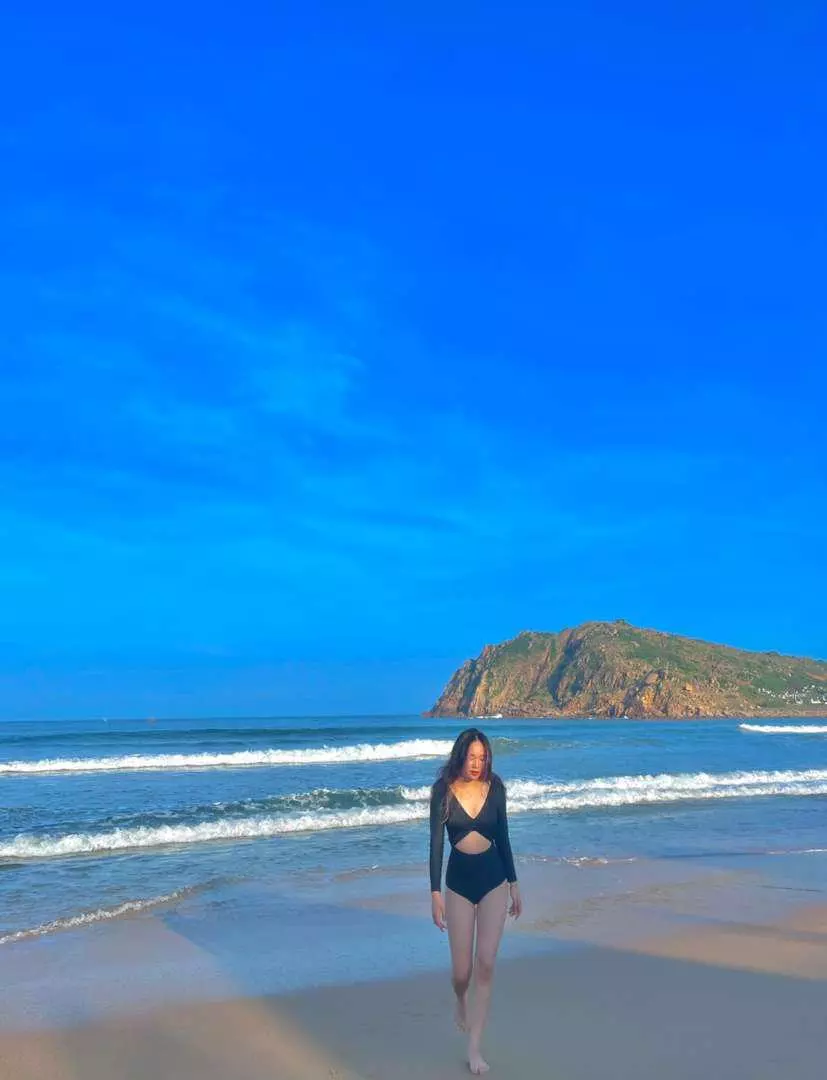 Ổn áp , dày dặn , che nhiều khuyết điểm cơ thể , nên mua nhé mí bạn, không hở quá, bạn nào ngại hở thì nên chốt e này nha rất ok luôn ý, shop giao hàng nhanh