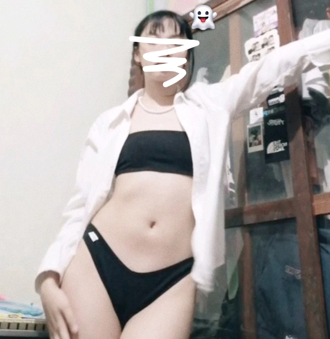 Tôi đã mua sai kích thước huhu dat pala nag size M me super sikip ng size S, tôi nghĩ rằng nó sẽ vừa với tôi vì tôi rất gầy, pero di pala. kaya chinange ko yung bottom btw kích thước ng đáy btw Ko is Large, dù sao tôi cũng yêu nó rất nhiều omg siêu kapal ng telaaaa cảm ơn người bán.