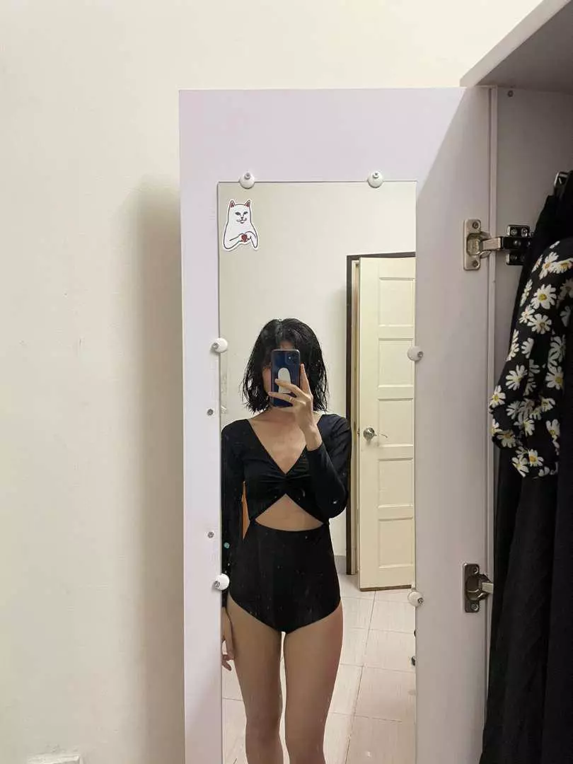 Lúc đặt mình ko mong đợi quá nhiều, vì nghĩ hàng sale, nhưng khôngggg nó quá xuất sắc ạ, tôn dáng, che khuyết điểm mặc dù em rất béoooo 😅😅 vải co giãn dễ chịu và thoải mái lắm, cám ơn shop nhiều