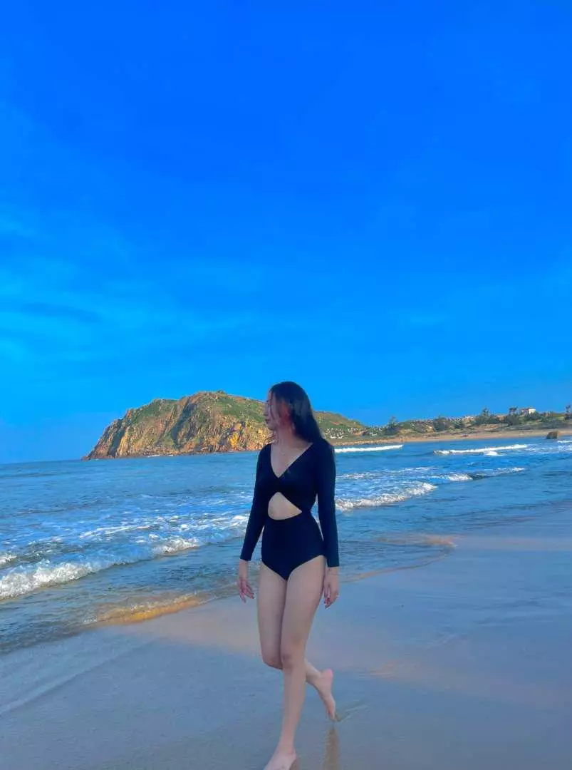 Ổn áp , dày dặn , che nhiều khuyết điểm cơ thể , nên mua nhé mí bạn, không hở quá, bạn nào ngại hở thì nên chốt e này nha rất ok luôn ý, shop giao hàng nhanh