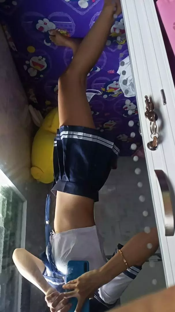 Chỉ được cái mẫu thôi chứ vải xấu lắm ạ, váy rộng cực, mình m63 47kg đã có 1 con nhưng mặc xiết chặt vẫn bị rộng như hình, nói chung mặc ban đêm thì chẳng cần vải đẹp gì đâu với lại ngắn như thế là đẹp lắm rồi