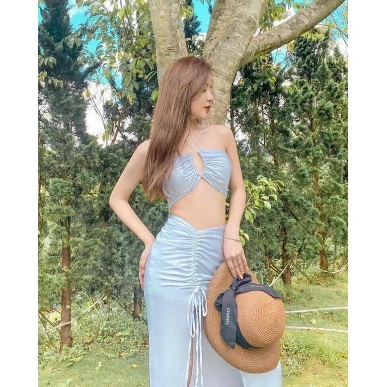 Giao hàng khá lâu. Vải dày dặn nhưng mặc lên mút áo cứ lộ lộ nên chưa hài lòng lắm