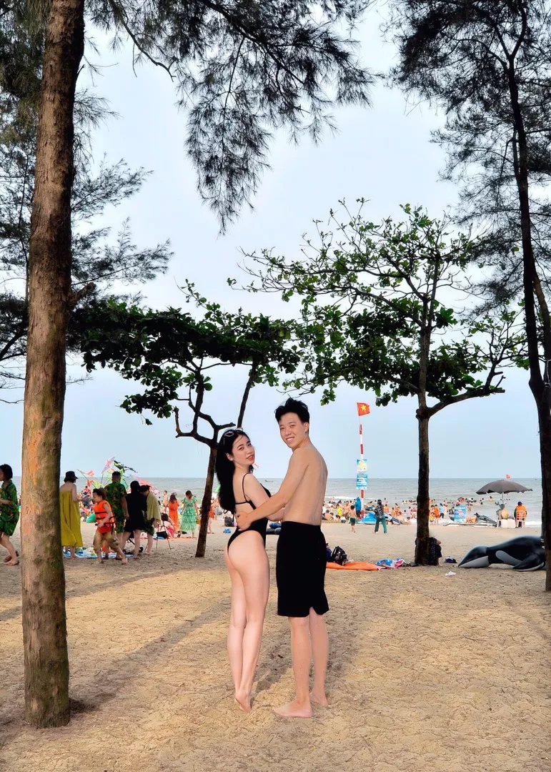 Bikini xinh xỉu nha mn. Mình 45kg mặc vừa . Mặc đằng sau kiểu sẽy lắm. Bạn nào ko thích lộ quá thì nên mua kiểu khác ạ