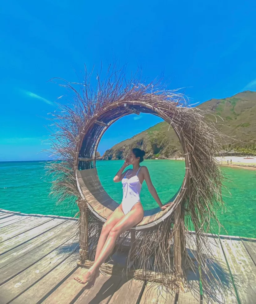 Bodysuit rất tôn mông các bạn nha. Phù hợp với những bạn eo và mông đẹp nhưng ngực hơi khiêm tốn. Chỉ cần tôn mông thôi là sẽ ko ai còn để ý ngực lớn hay nhỏ nữa đâu 🤣