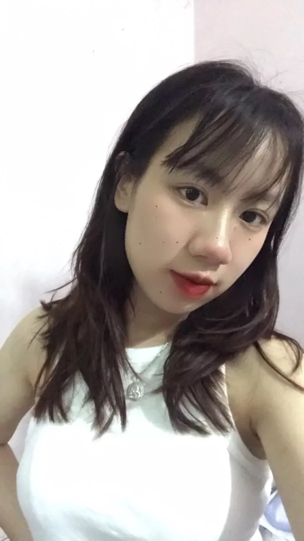 Đúng với mô tả:mềm mịn thấm hút tốt
Chất liệu:Cotton
Màu sắc:trắng

Lần đầu mua áo bên shop mà quá trời ưng luôn, từ cách chăm sóc khách hàng cho tới sản phẩm không có gì để chê,chất thun mềm mịn co giãn tốt, thấm hút mồ hôi mặc ở nhà hay đi tập đều ổn, giá cả phải chăng đáng đồng tiền bát gạo