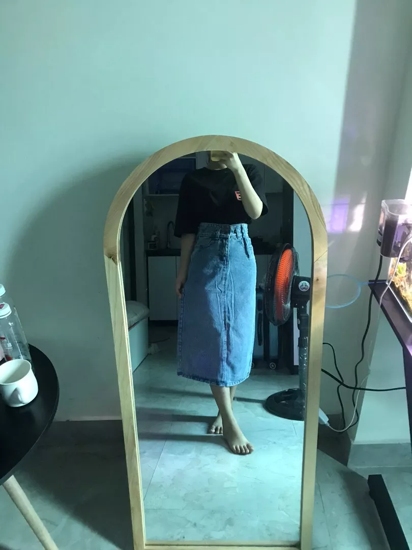 Chân váy đẹp lắm ạ
Chất rất dày dặn , đường may đẹp 
Giá cả này mà chất lượng như này là quá tuyệt vời rồi ý ạ