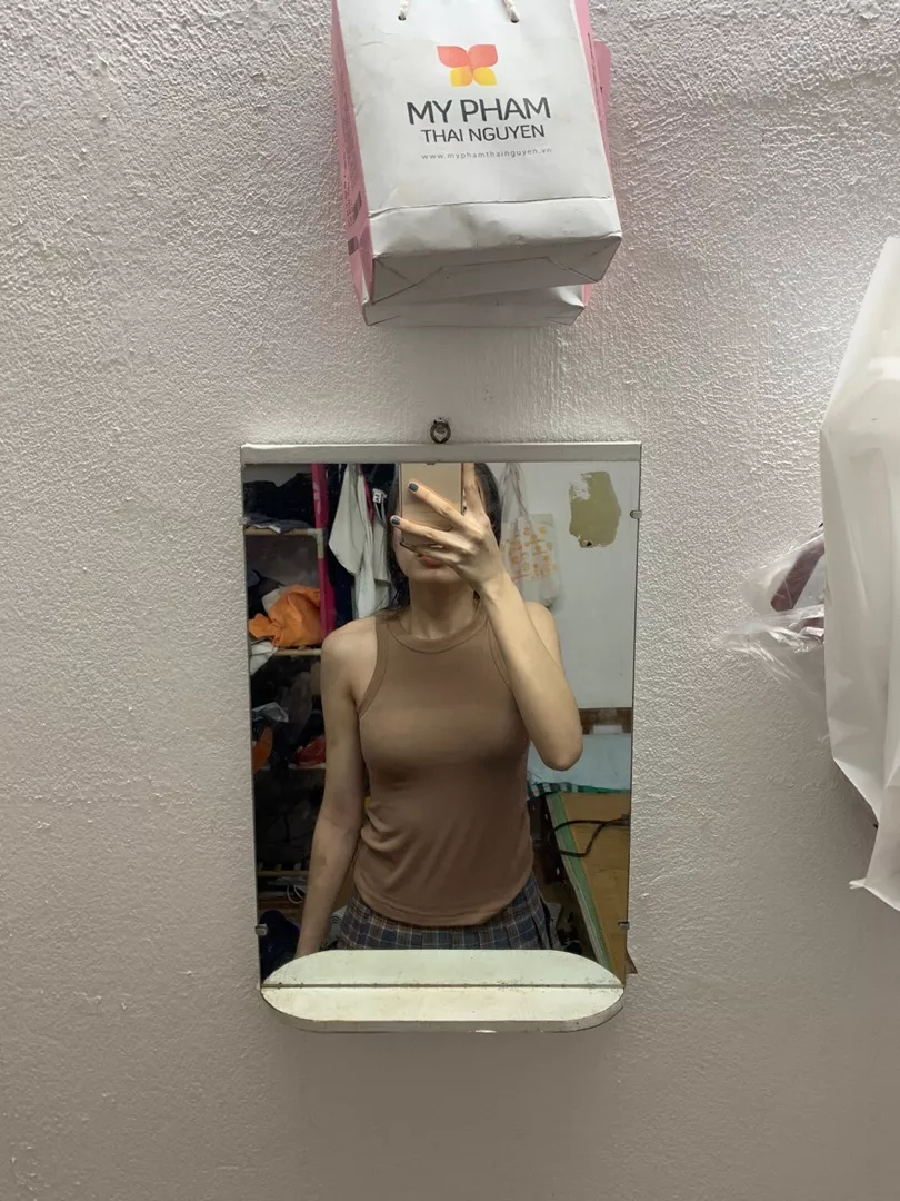 Chất liệu:mỀm mịn mát
Màu sắc:nâu nhạt

Oke nha mn, phù hợp giá tiền mặc mềm mát dễ chịu lắm k bị cứng đâup nên mua ạ 
Ha mang tc nhận xu kk