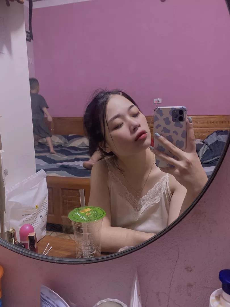 Váy xinh mát lắm . Mặc nhẹ như k mặc luôn . Giao hàng cũng nhanh dã man