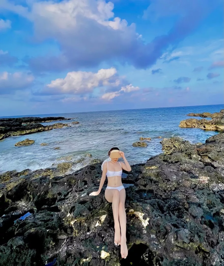 Chất lượng sản phẩm:OK

Chất dày lên form đẹp, b nào ngực to thì nên chú ý  nhé áo hơn ngắn nên dễ lộ ngoài ra OK hết nha