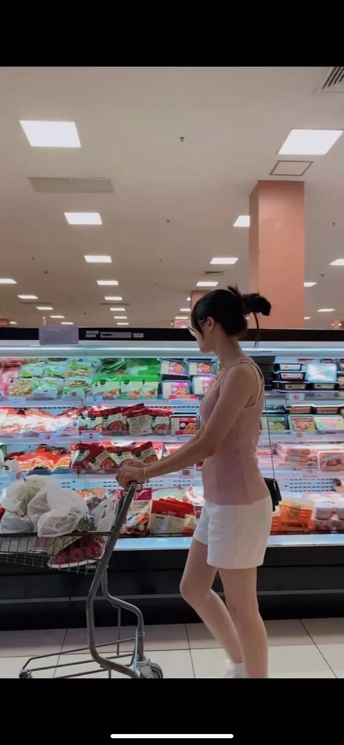 Đẹp , do dãn tốt , dày dặn , dễ mix giá rẻ giao hàng nhanh . Rất nên mua