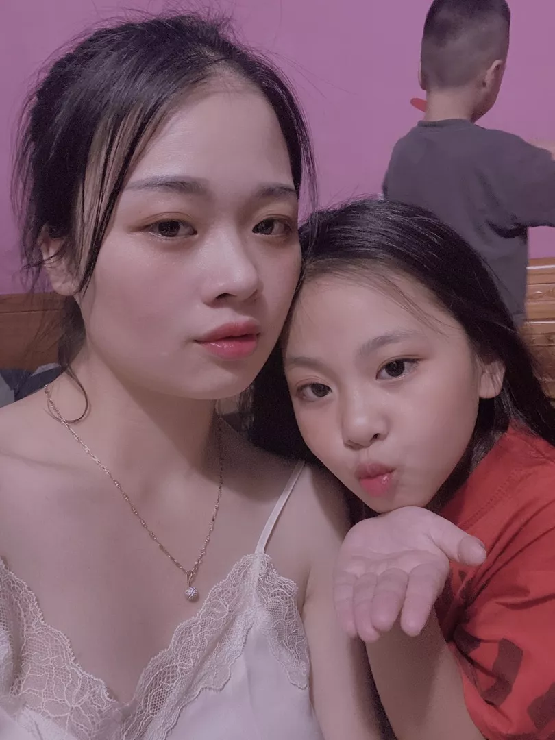 Váy xinh mát lắm . Mặc nhẹ như k mặc luôn . Giao hàng cũng nhanh dã man