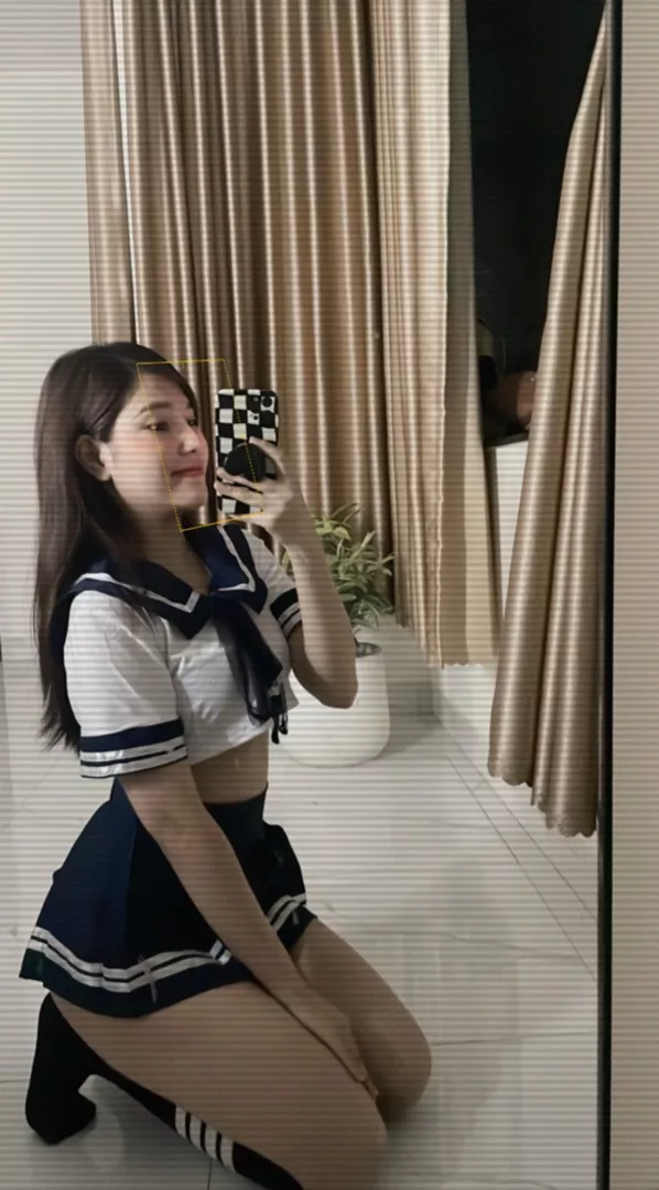 Mặc vào ck mình thích lắm hihi . Phối thêm đôi tất qua đầu gối nữa cơ mà mệt quá ko chụp . Nên mua nhé ce