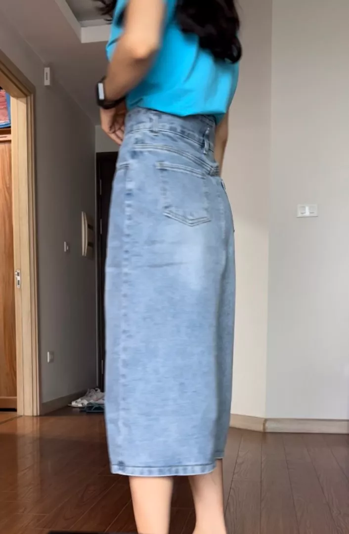 Chất liệu:đúng mô tả
Màu sắc:đúng mô tả
Đúng với mô tả:đúng

Mọi người nên tăng thêm 1 size vì phần hông hơi bé hoặc nhờ shop tư vấn