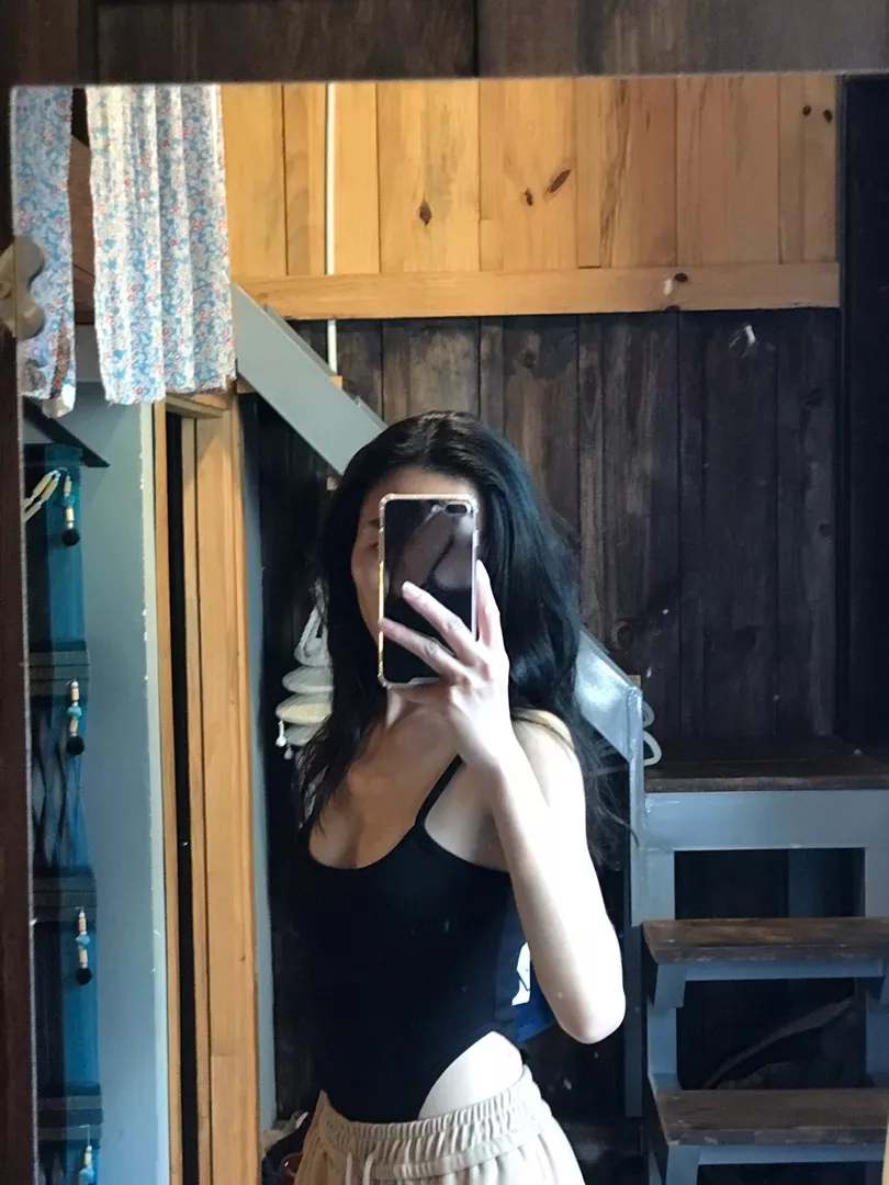 Áo vừa vặn, đẹp, giá rẻ so với chất lượng.
Phần nút gài gỡ ra hơi cứng.
Shop giao hàng nhanh, đủ số lượng