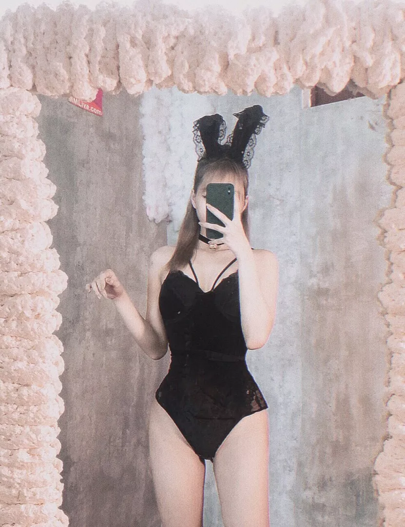 Chất liệu:nhung
Màu sắc:đen
Đúng với mô tả:đúng

m58 . 40kg mặc hơi ngắn đúng 1 xíuu :(( nhưng ks shop ship nhanh như 1 con gio