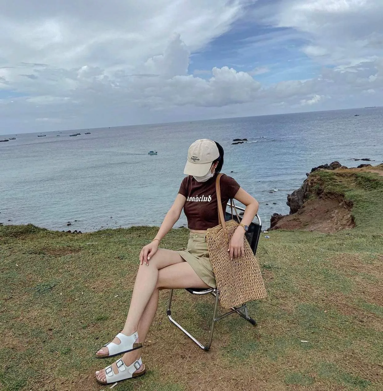 Chân váy đẹp mang vừa y luôn quá xịn nên mua nha mng
Mình 43kg m53 mang size S