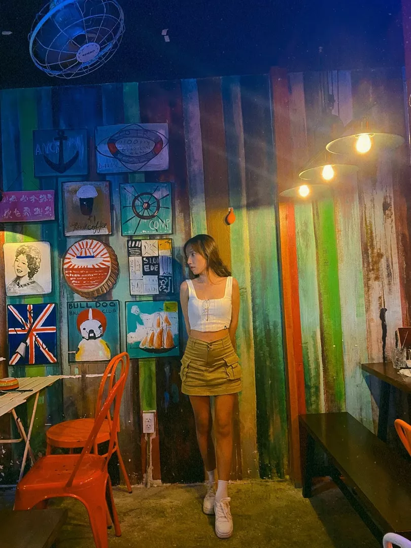 Hài lòng váy đẹp. Ham rẻ mua shop linhchi giao lộn hàng rẻ hơn còn nc kiểu đóng sai thôi làm gì căng. Né mấy shop kiểu đó ra nha