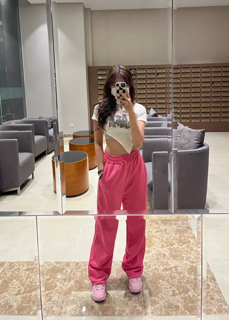 Chất liệu:thun
Màu sắc:trắng
Đúng với mô tả:đúng

Áo đẹp và tôn dáng lắm nha, bất ngờ vì giá rẻ vậy mà lại đẹp vậy