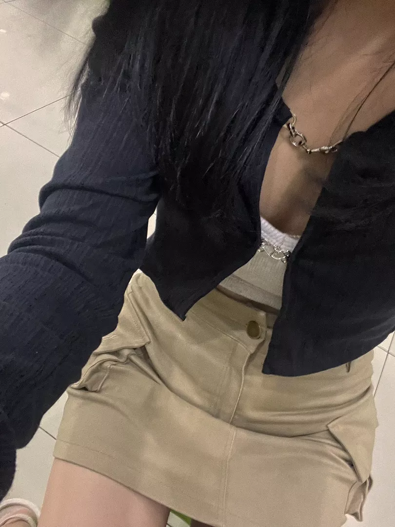 Chất liệu:vải..
Màu sắc:be
Đúng với mô tả:đúng

Vải sờ vào thích tay lắm, mịn mịn
Đẹp xuất sắc, 100đ
Giao hàng nhanh
Nên mua