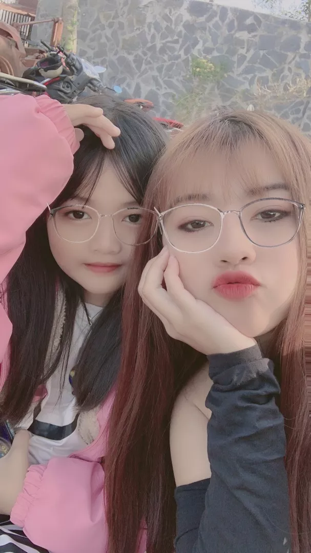 Chất liệu:thun
Màu sắc:trag den
Đúng với mô tả:dep hag ok lam mak len cug ổn Ap mà giá rẻ nen mua ạ