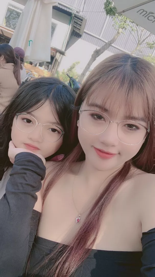 Chất liệu:thun
Màu sắc:trag den
Đúng với mô tả:dep hag ok lam mak len cug ổn Ap mà giá rẻ nen mua ạ