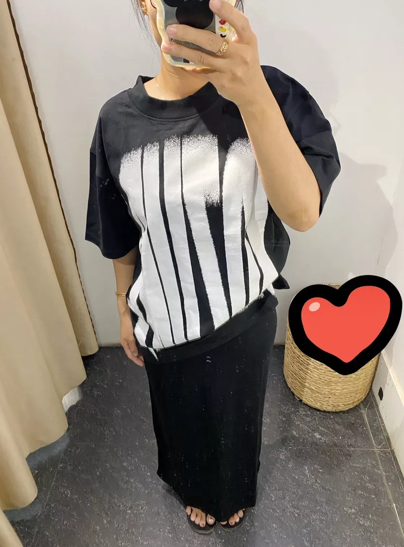 Chất liệu:thun
Màu sắc:đen
Đúng với mô tả:y hình

Form mặc siêu xinh ạ, có độ co giản tốt mình m55 mặc không thấy bị lùi luôn nè. Săn sale giá tốt mình ưng lắm nhoaa 10/10 cho em váy này nhé. Giao hàng nhanh đóng gói kỷ chịu ạ 👍🏻👍🏻👍🏻