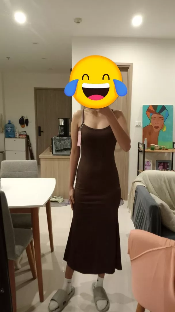 Its perfect worth to wait and buy on this shop. The dress really hugs your body. I ordered Medium and it fits me well. I really love the dress. I will buy more on this shop! 😍😍