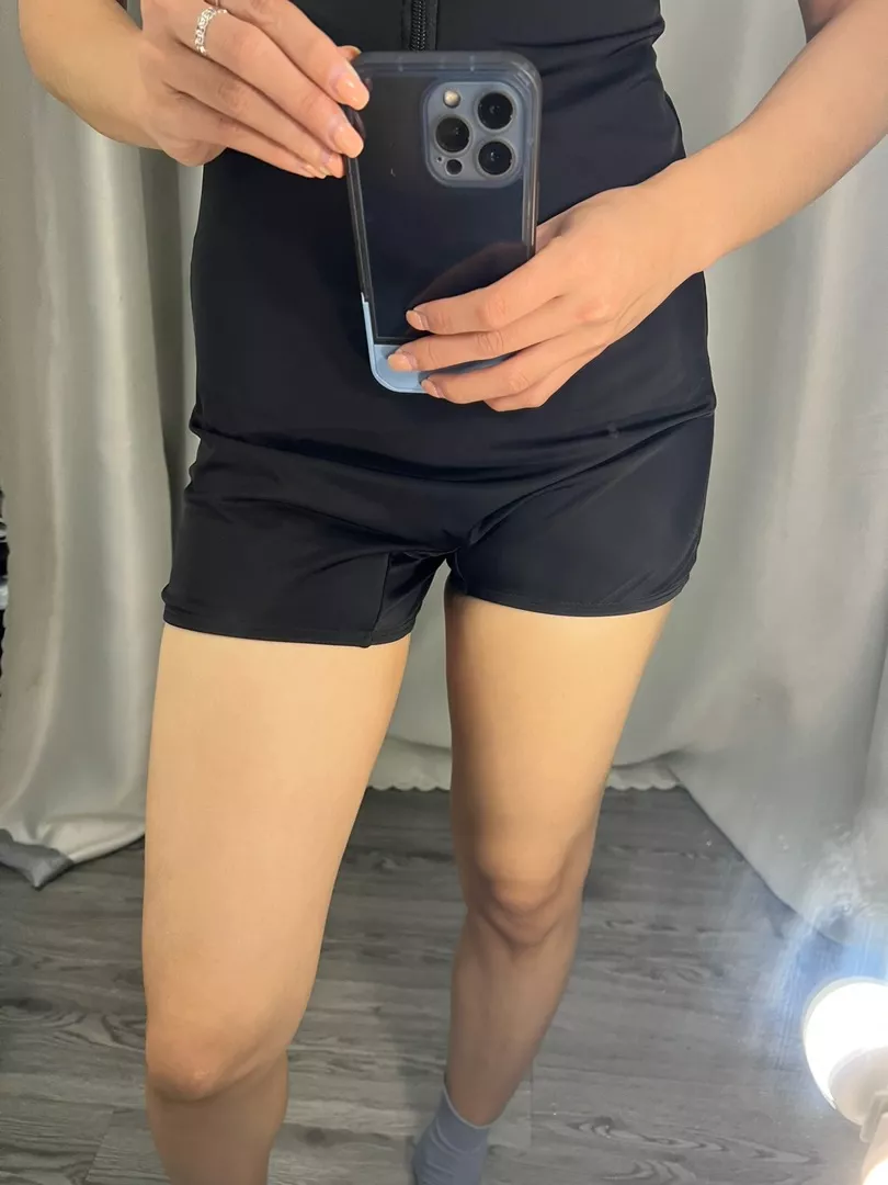 Chất lượng sản phẩm:ổn

Form tay ngắn quá xấu luôn. 1m63 46kg mặc m bị đùn tùm lum. Mút thì ngực thì may đâu dưới eo. V1 mình k bị xệ mà mặc bồ đó vô đúng kiểu v1 đâu dưới bụng á. Chê
Còn tay dài thì quá là đẹp. Mặc lên vừa khít tôn dáng quá tr 
Gói hàng mình nhận đc bị rách to như này. Còn mấy chỗ rách nhỏ nhỏ khác nữa