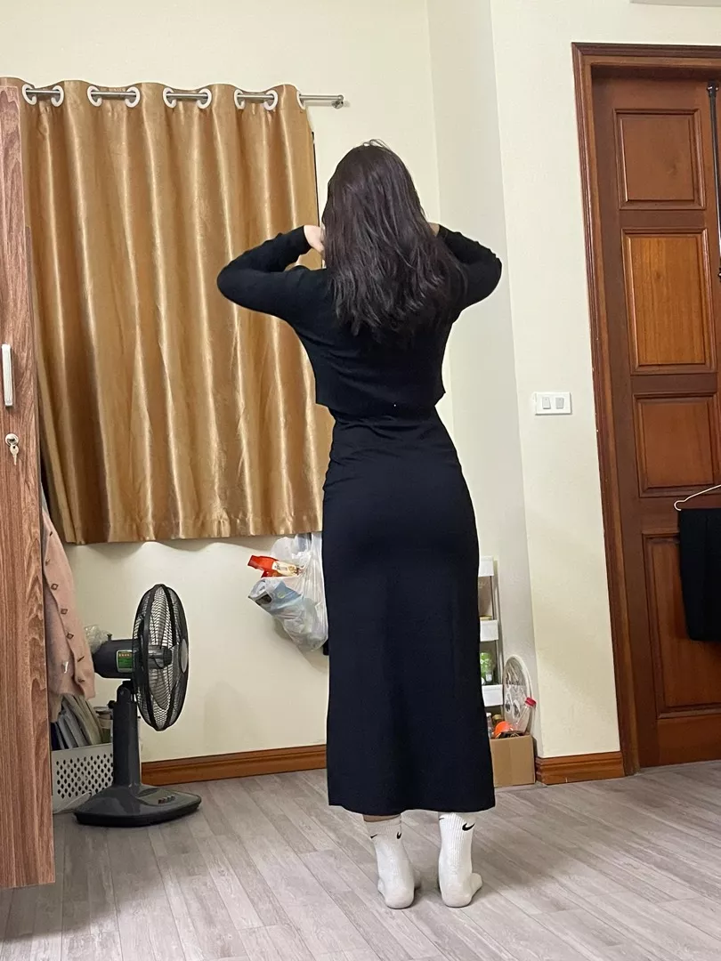 Chất liệu:rat ok lì
Màu sắc:bờ lách
Đúng với mô tả:rất đúm nhưng cạp váy hơi phèn

bạn e fb rất có tâm, có dãn tốt, mặc vào đảm bảo mông mẩy