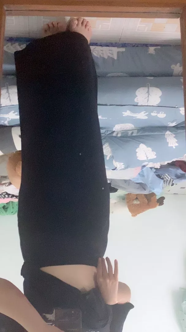 Đúng với mô tả:tốt
Chất liệu:thun
Màu sắc:đen

Vải dày dặn mịn lắm nha mọi người ơi, mặc mát rười rượi luôn, mình thấy che khuyết điểm tốt á. Mình m55 49kg ok nha, mình mua ở shop 2 lần điều thấy khá ổn nh