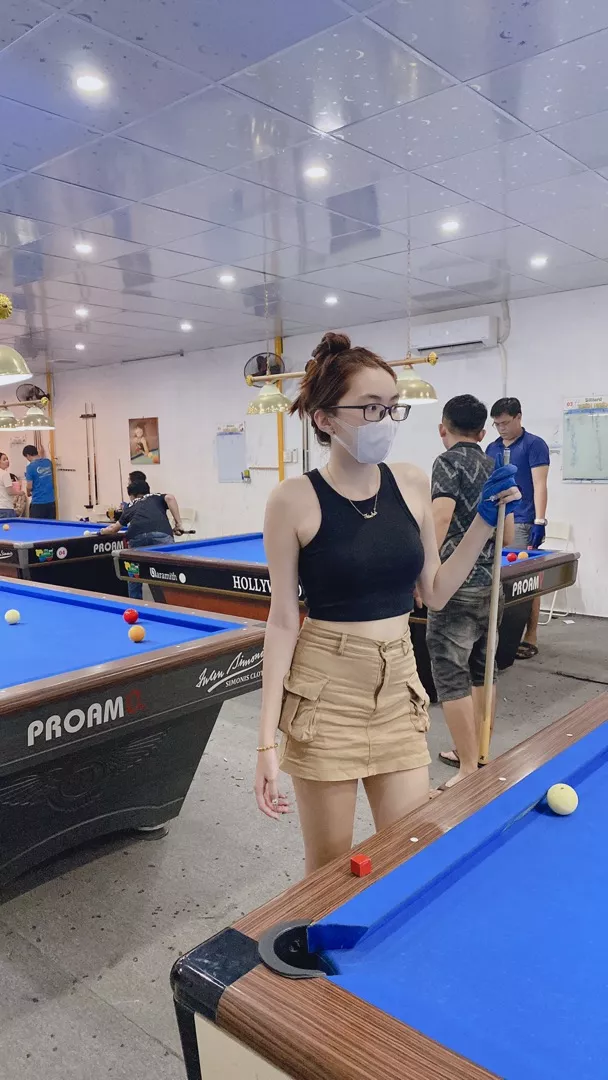 Giao hàng nhanh, đóng gói cẩn thận, giao đủ hàng, sp chất lượng, tui cao m65 nặng 48kg eo 65 mặc vừa size S luôn nha. Lúc đầu unbox thấy nhỏ xíu tưởng ko vừa rồi mà mặc vào vừa y 😂 quần + váy đẹp lắm