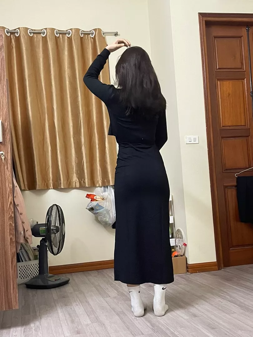 Chất liệu:rat ok lì
Màu sắc:bờ lách
Đúng với mô tả:rất đúm nhưng cạp váy hơi phèn

bạn e fb rất có tâm, có dãn tốt, mặc vào đảm bảo mông mẩy