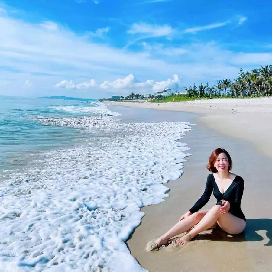 Giao hàng nhanh, chất lượng tốt. Áo dài tay ko lo cháy nắng. Mình 
chỉ bị cháy nắng ở chân. sẽ ủng hộ shop, hàng chất lượng