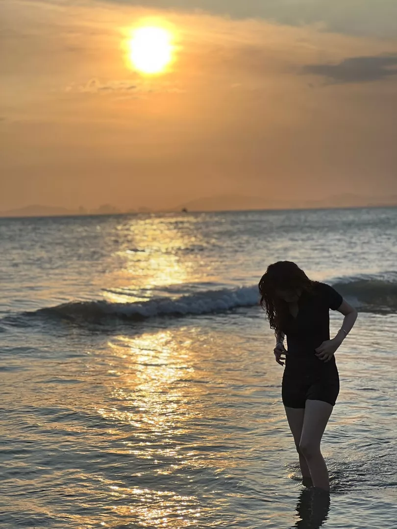 Bạn nào tầm 42 kg eo khoảng 62 bận vừa luôn nó ôm vào người vừa phải k bị khó chịu đâu mà bạn nào đùi to nên cân nhắc nha