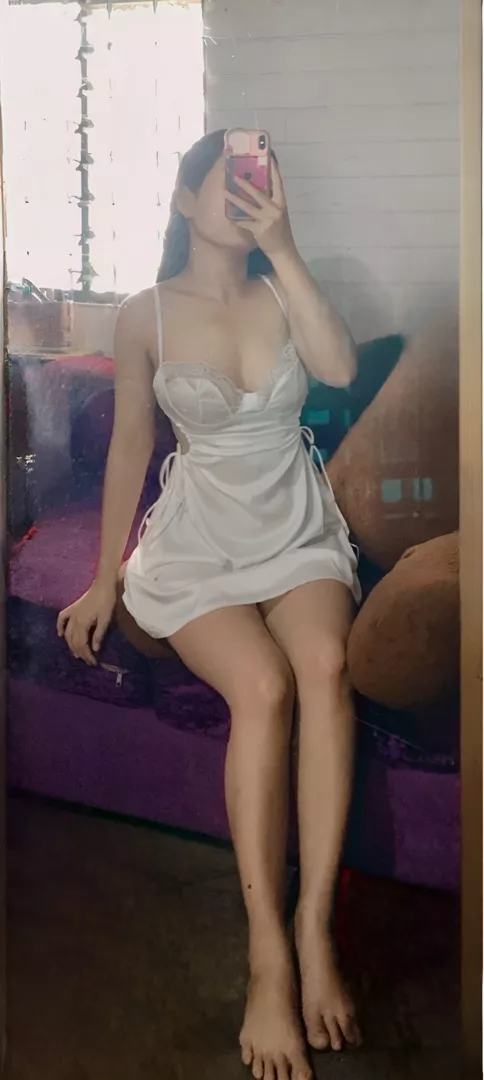 Bộ này thì xinh form vừa. Bộ màu đỏ thì rộng k tôn dáng